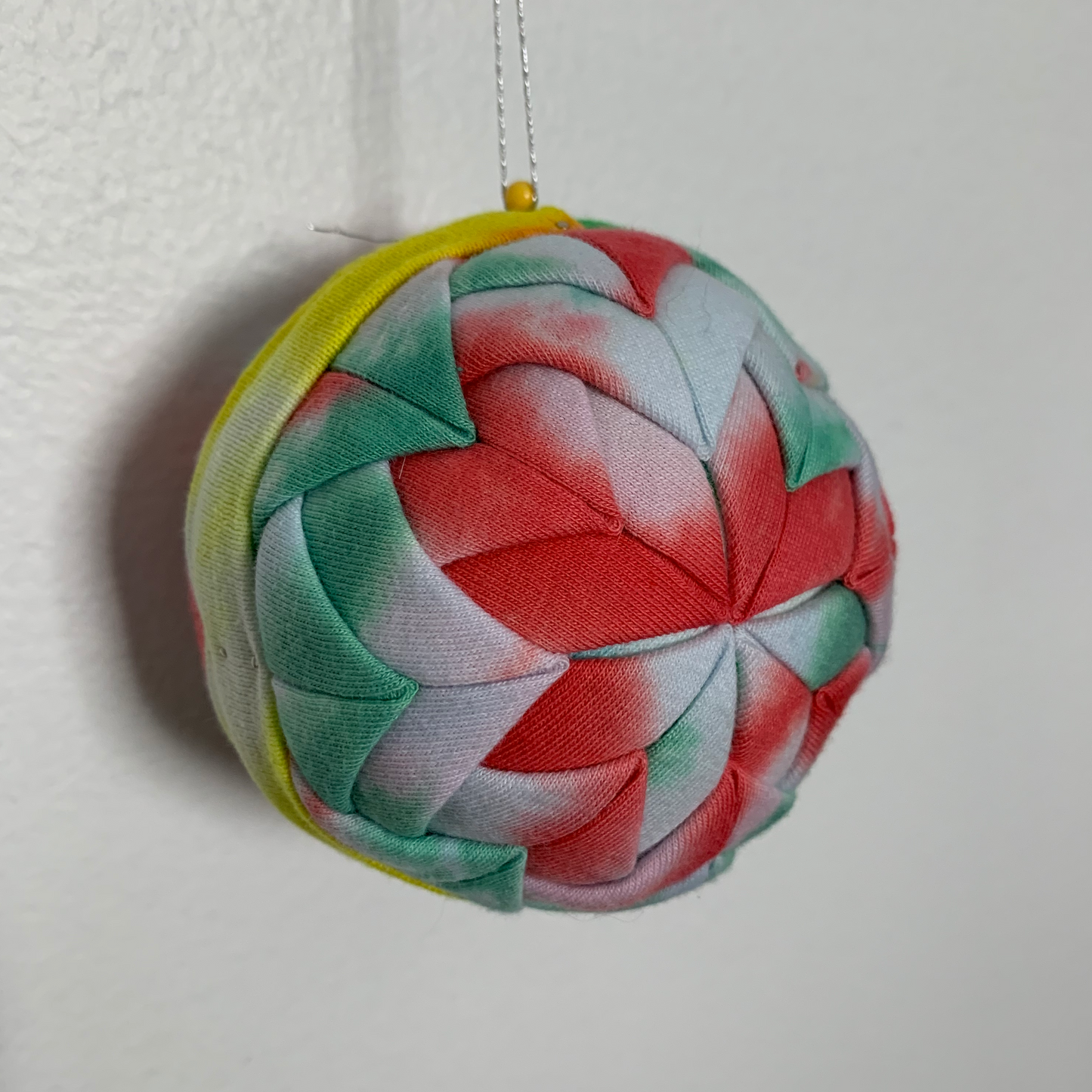 MAGIC SCRAPS TIEDYE BALL