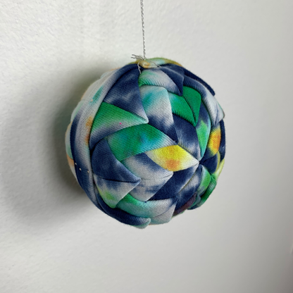 MAGIC SCRAPS TIEDYE BALL