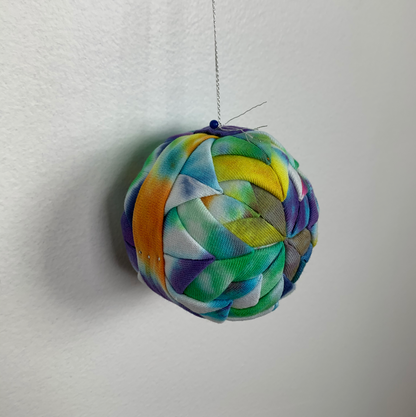 MAGIC SCRAPS TIEDYE BALL